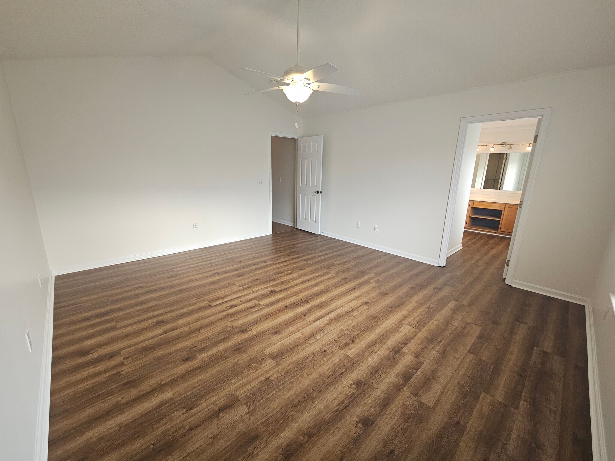 Building Photo - 1503 Flushing Dr