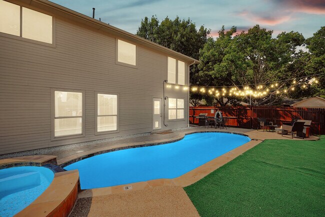 Building Photo - 967 Grand Central Pkwy