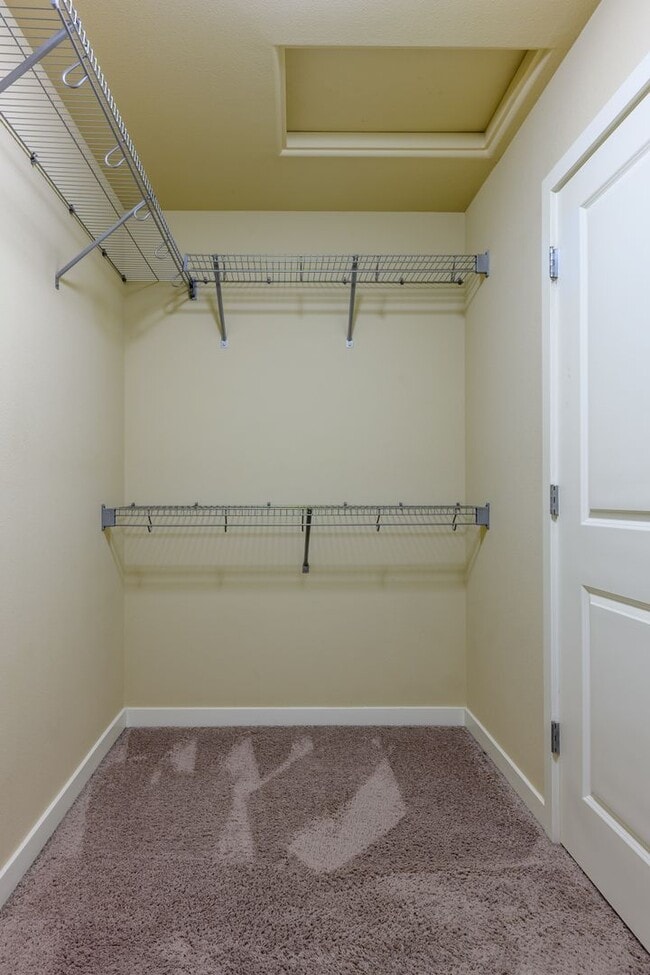 Building Photo - New listing!  Modern, A/C, Washer & Dryer included!