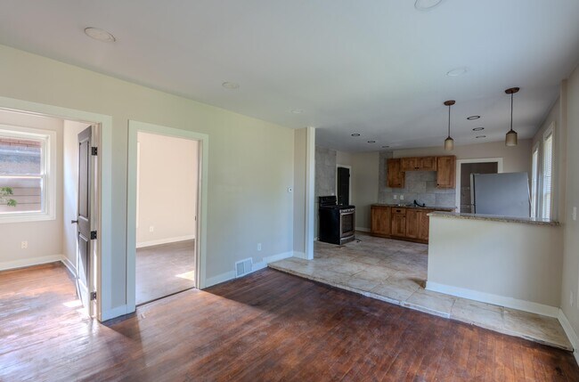 Building Photo - 908 W Hadley St