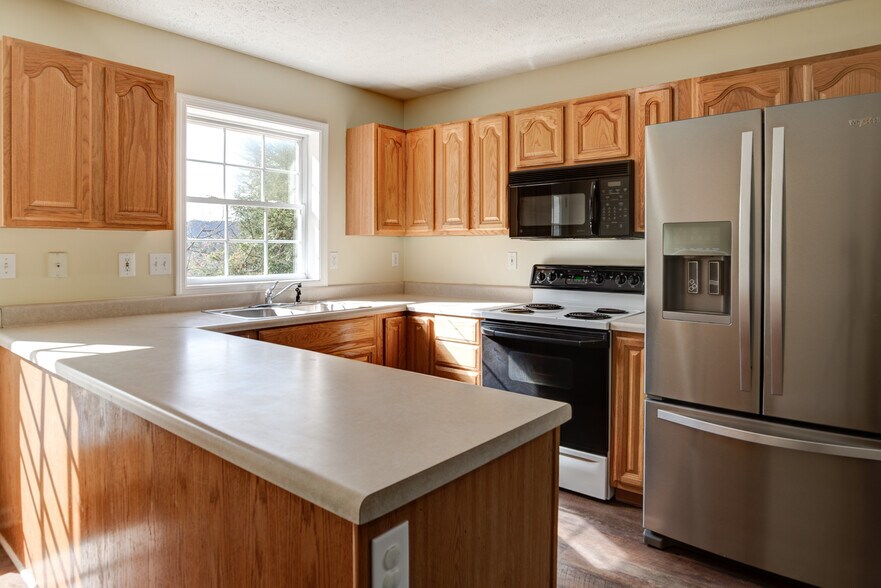 Building Photo - 216 Windsor Ct