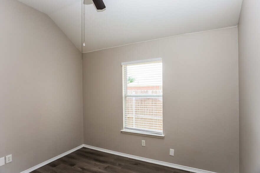 Building Photo - 9113 Nightingale Dr