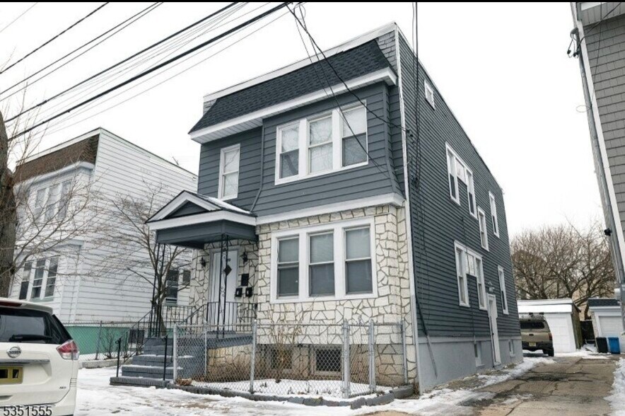 Building Photo - 490 S 20th St