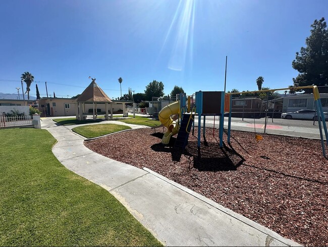 Building Photo - 34 Grube St