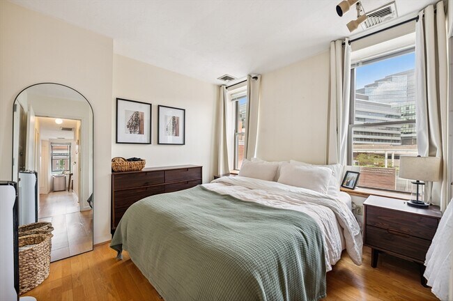 Building Photo - 5 Grove St