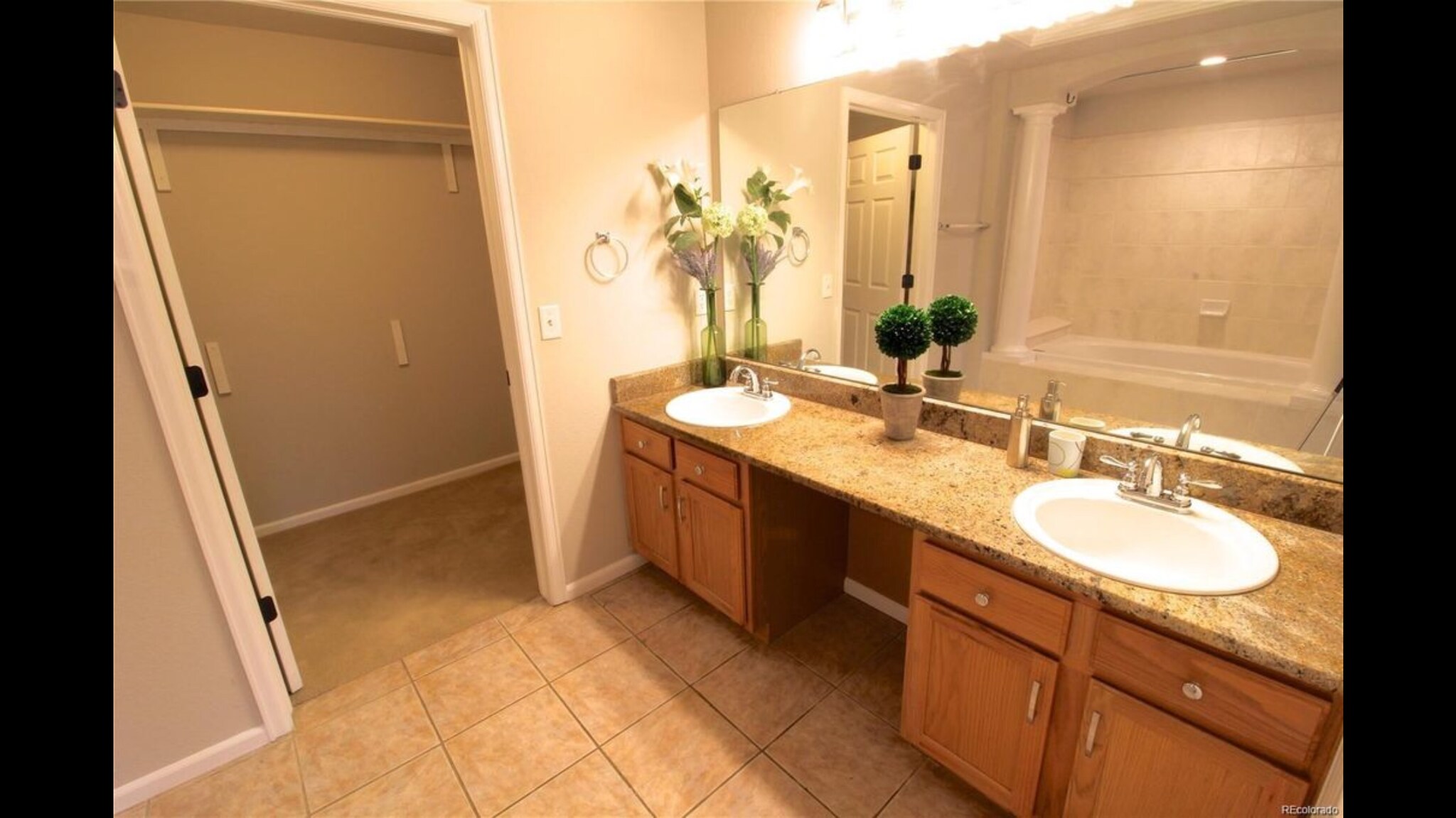 Master bathroom - 1747 N Washington St