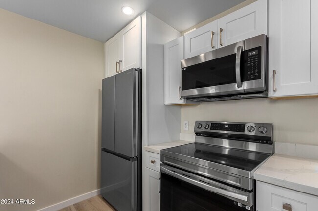 Building Photo - 1111 W University Dr