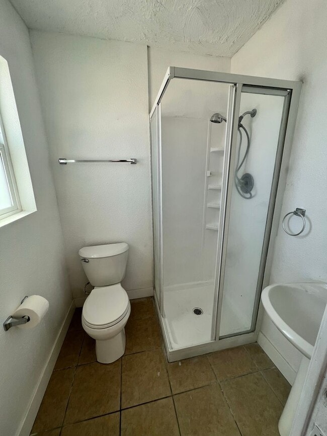 Building Photo - 2 Bedroom 1 Bath Home - Large Lot - Close to 29 Palms Marine Base