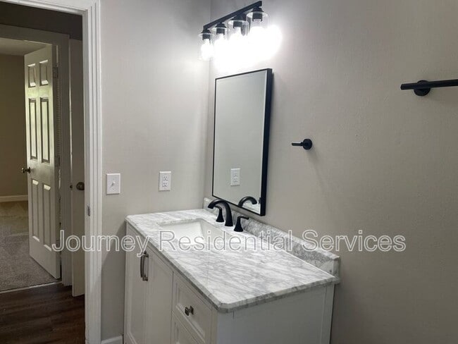 Building Photo - 1605 Owls Nest Rd