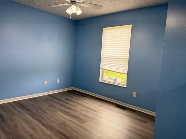 Building Photo - Updated 3 Bed, 2.5 Bath Home