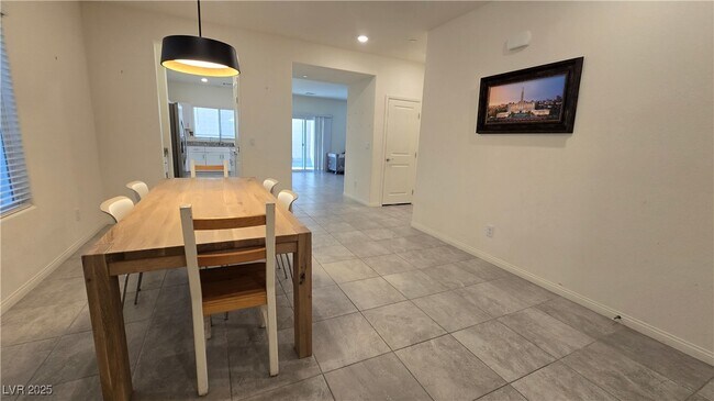 Building Photo - 10971 Meridian Flds Ave