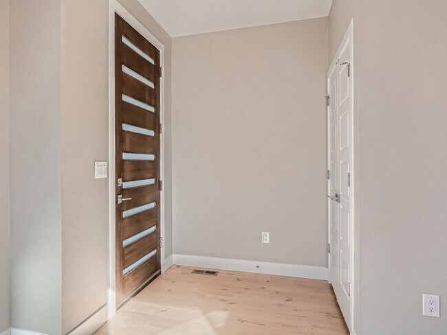 Building Photo - 3434 Garfield