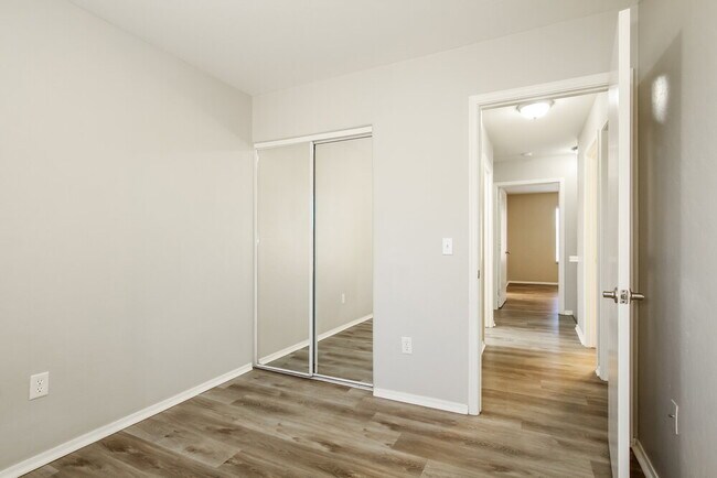 Building Photo - 668 E Colt Ct