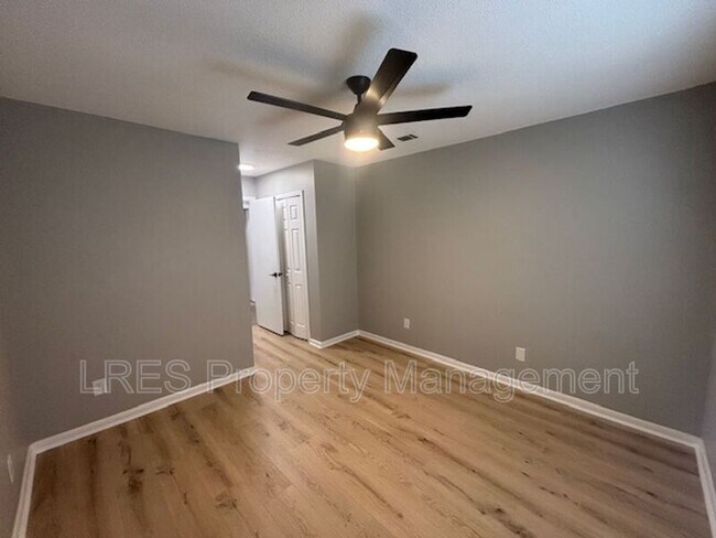 Building Photo - 1004 Stout Ct