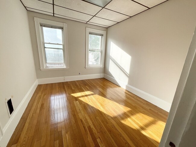 Building Photo - 26-28 Harbor View St