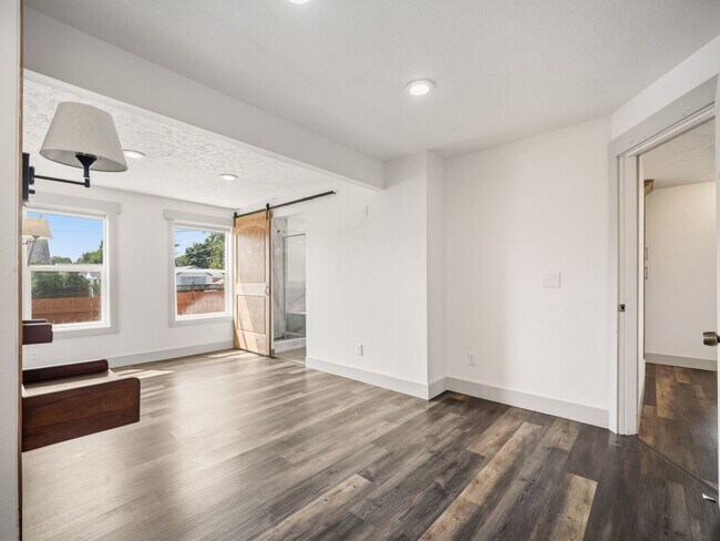 Building Photo - Beautiful 3BR Home with 2.5 Baths in North Spokane