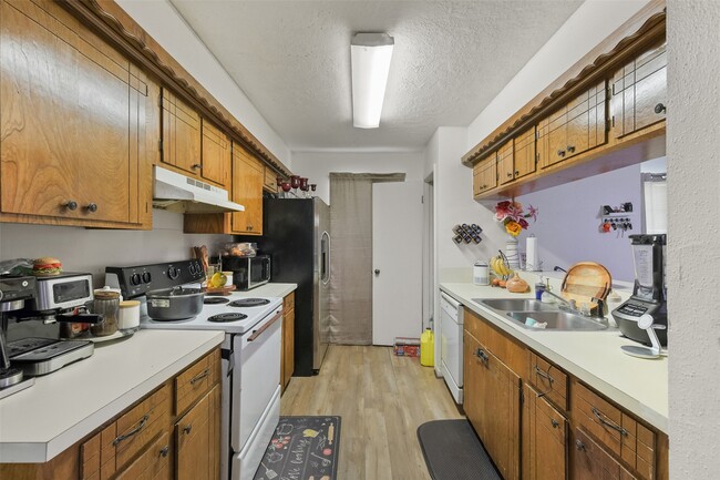 Building Photo - 217 Lazy Ln