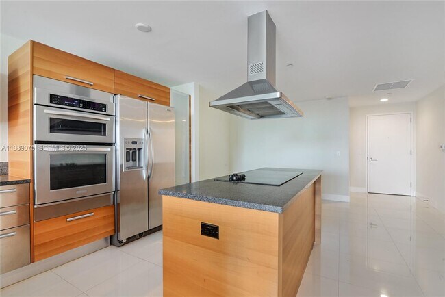 Building Photo - 2950 NE 188th St