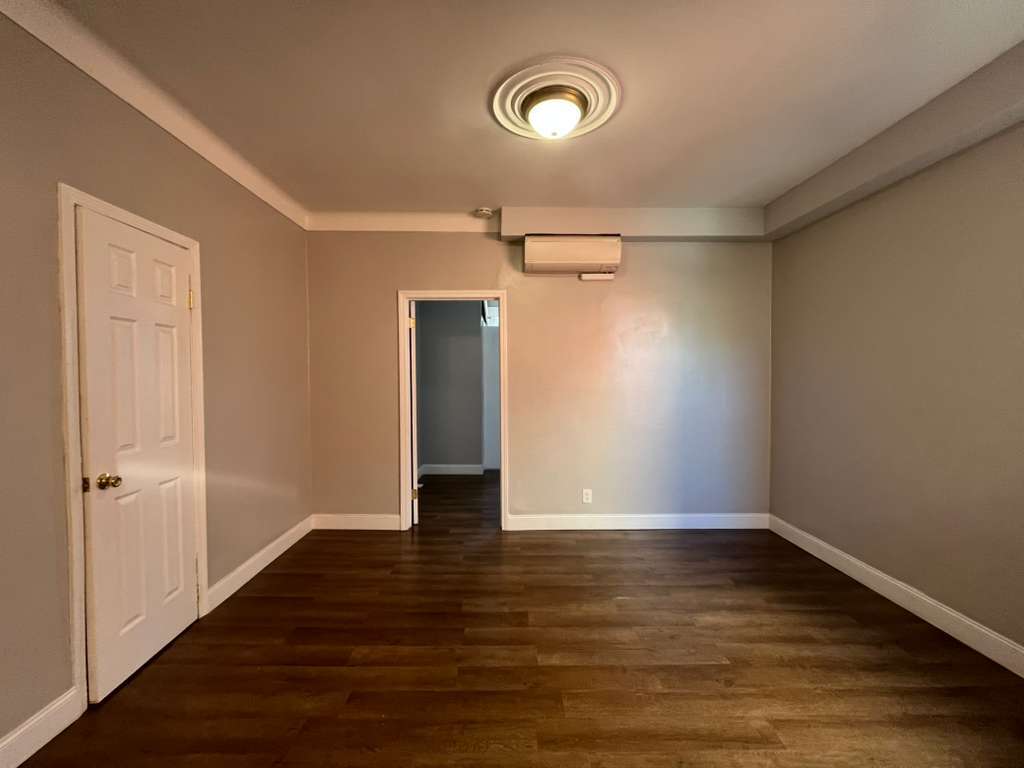 Building Photo - 937 Pavonia Ave
