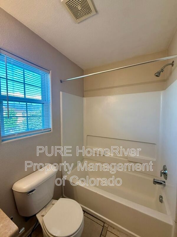 Building Photo - 691 Hailey Glenn View