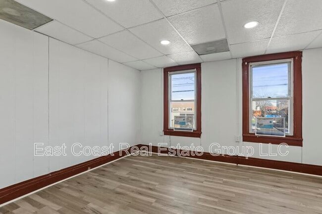 Building Photo - 218 N College St