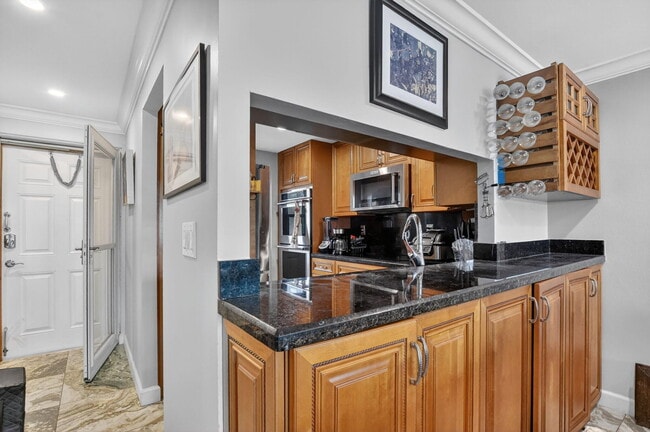 Building Photo - 1319 E Hillsboro Blvd