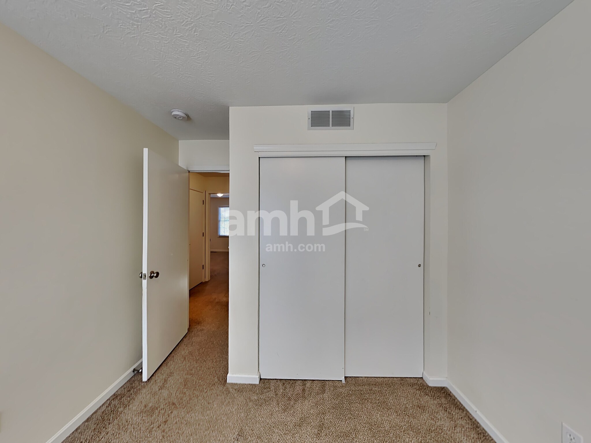 Building Photo - 1961 Creekview Dr