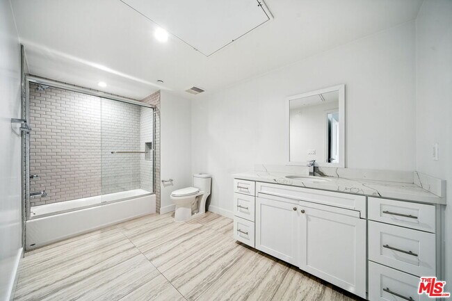 Building Photo - 627 N Dillon St