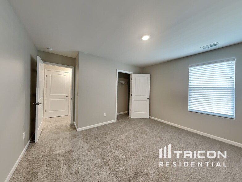 Building Photo - 7249 Sunny Parks Dr
