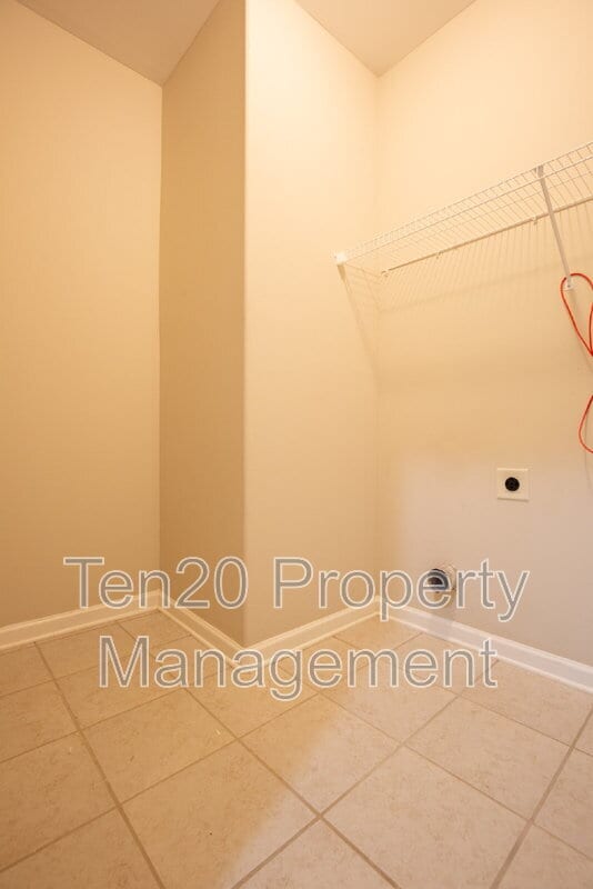 Building Photo - 122 Cedar Wy