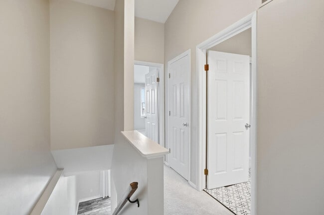 Building Photo - 315 Western Ave