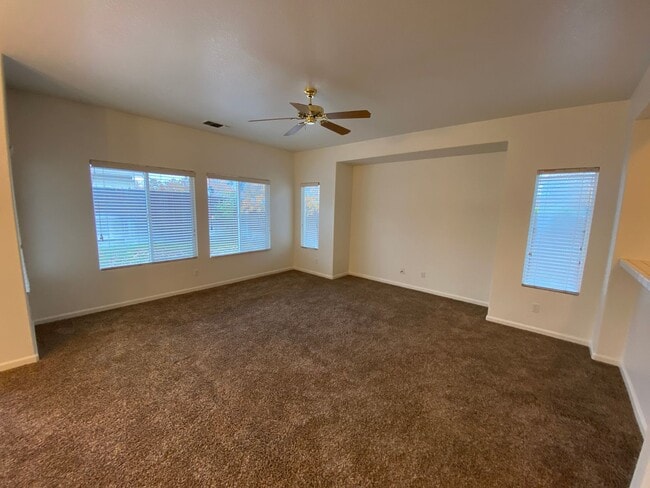 Building Photo - Cute Home in EGUSD