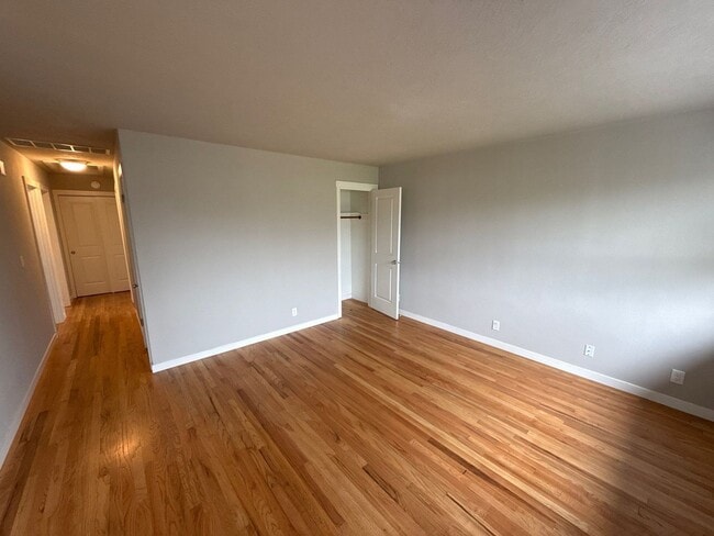 Building Photo - 2236 Hoyt St SE