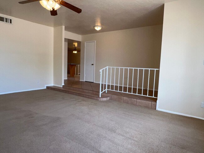 Building Photo - Tempe 3 Bed, 2 Bath - Pool and Single Story