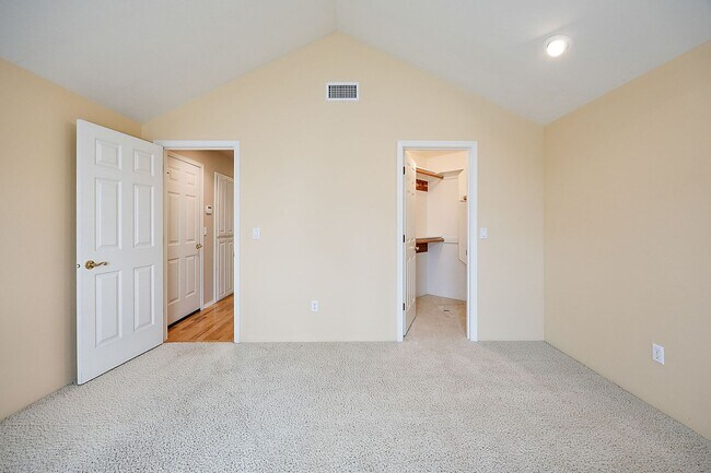 Building Photo - Alder Creek Estates Home available**Gated Community**Minutes from Rogue Regional Medical Center o...