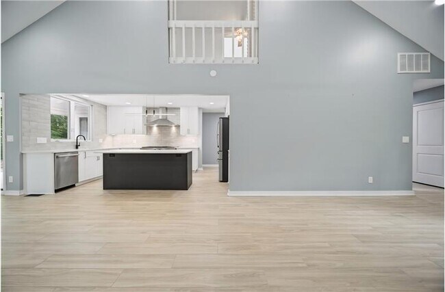 Building Photo - 1044 Commodore Dr