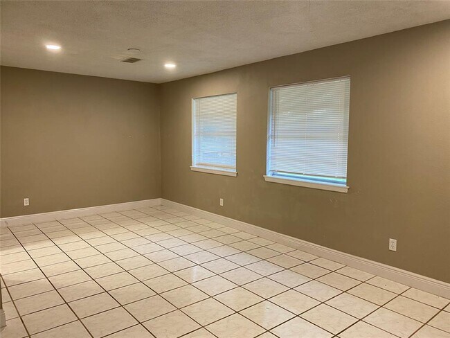 Building Photo - 10114 Kirkdale Dr