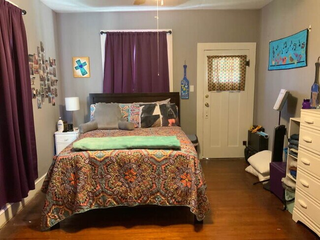 Building Photo - Charming 3 bedroom 2 bathroom home on larg...