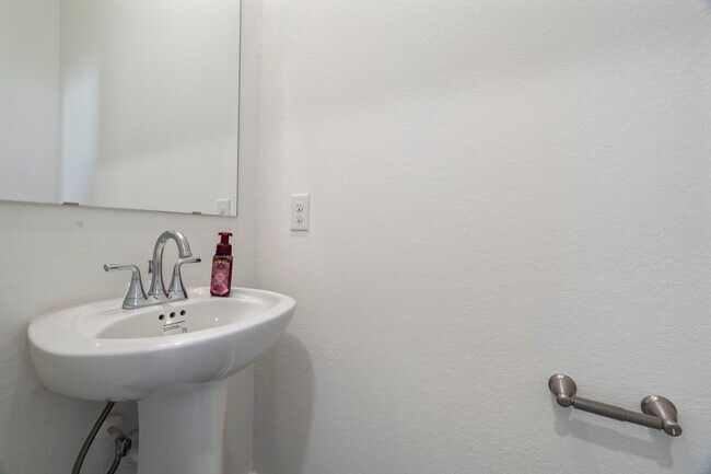 Building Photo - 7818 Starfish Arbor Dr