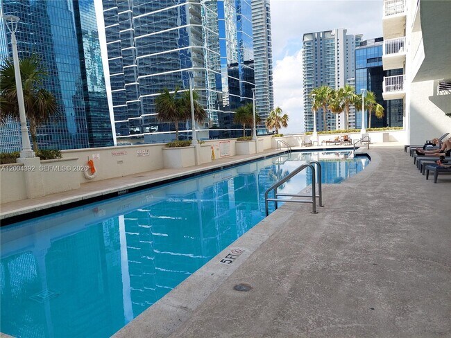 Building Photo - 1200 Brickell Bay Dr