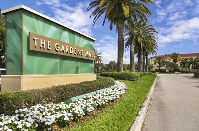 Building Photo - 6086 Seminole Gardens Cir