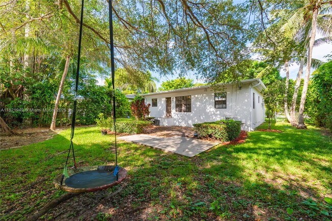 Building Photo - 5490 SW 57th Ave