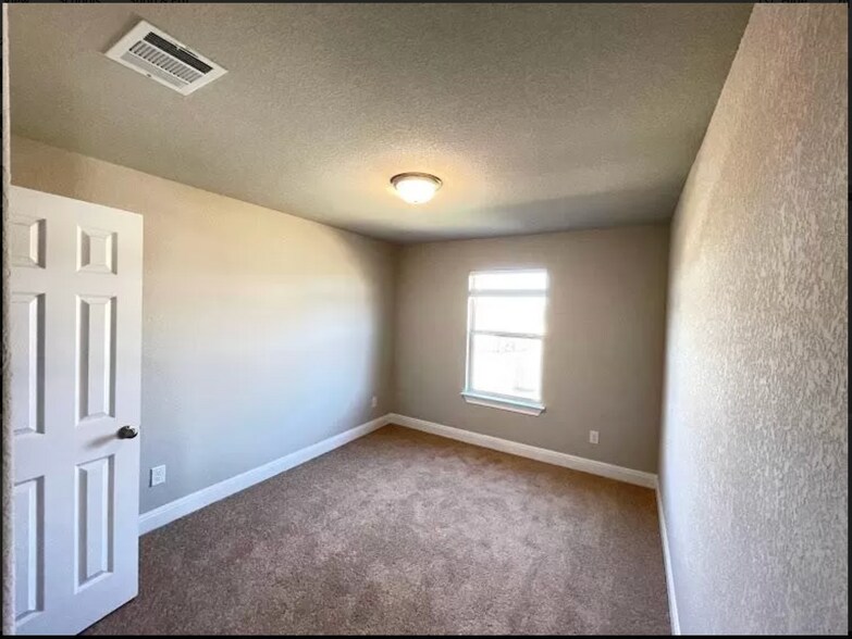 Building Photo - 200 Mayney Ln