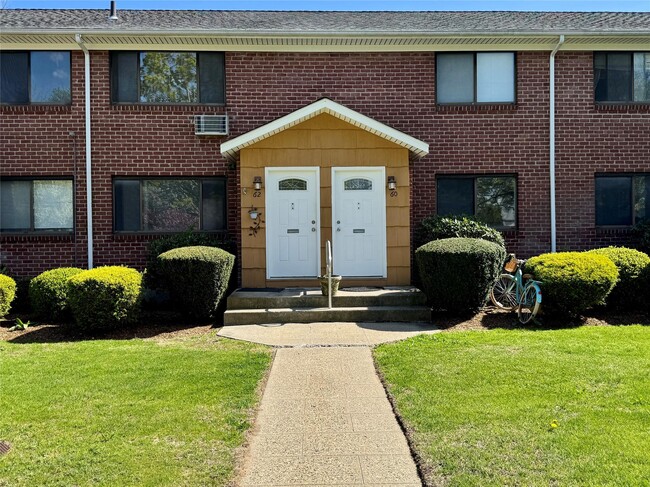 Primary Photo - 62 Hiddink St