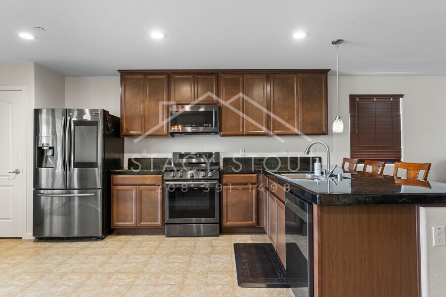 Building Photo - 1385 Deerwood St