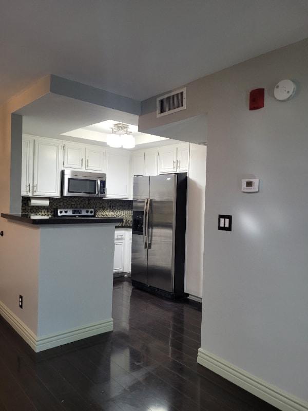 Building Photo - 22100 Burbank Blvd