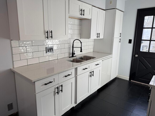 Building Photo - 295 E Whittier St