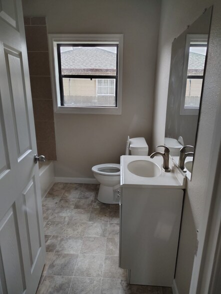 Building Photo - 7716 Appleton St