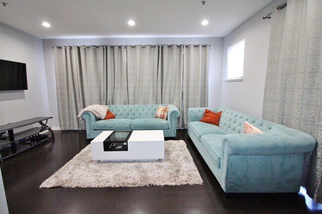 Building Photo - $2,890- GORGEOUS TWO BEDROOM CONDO IN CENTRAL FREMONT BLOCKS FROM BART