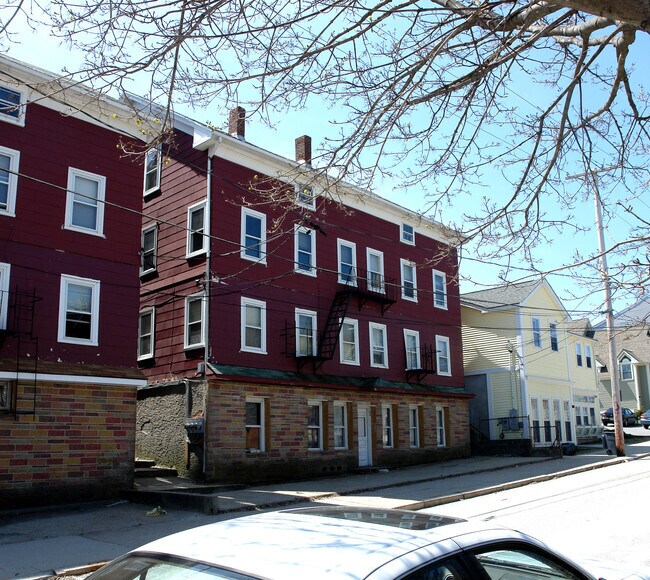 Building Photo - 140 Sayles St
